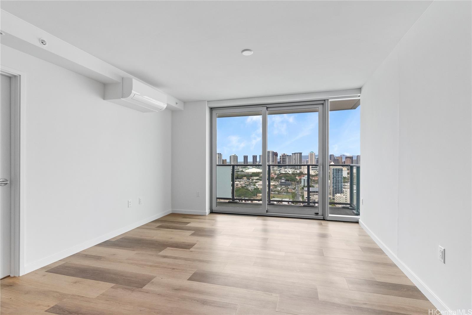 1515 Liona Street  Unit 2402