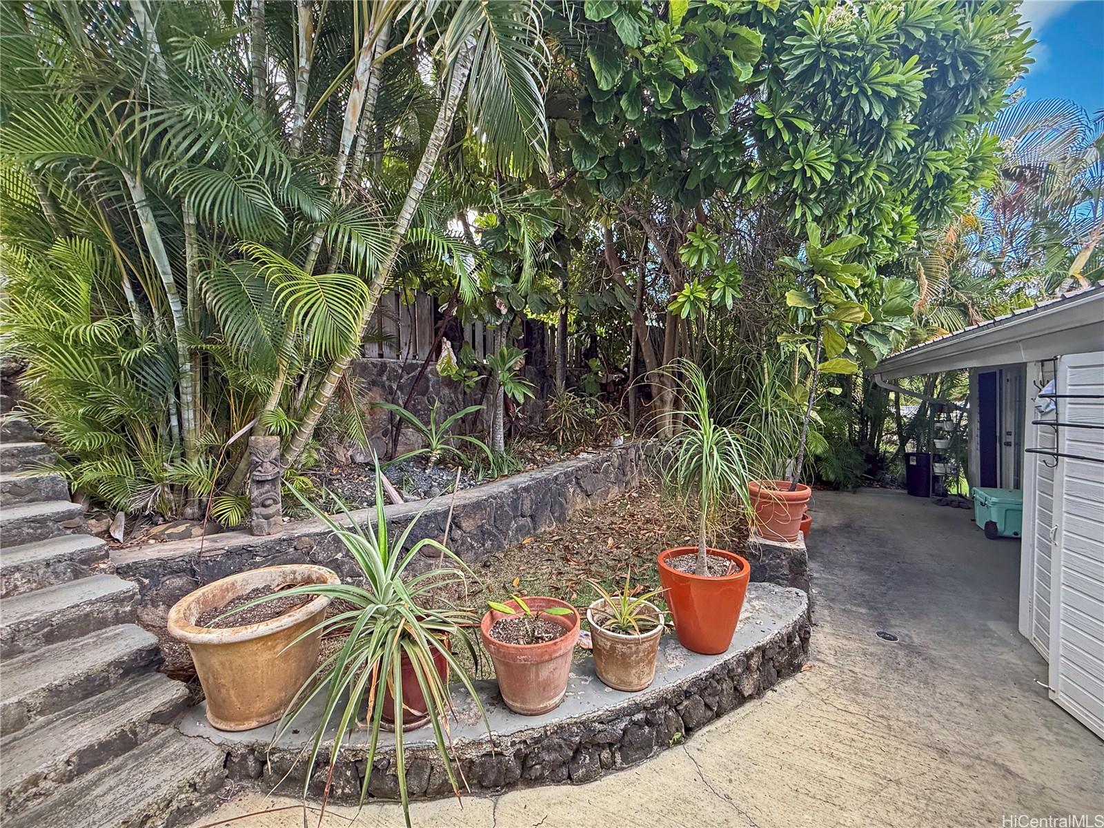 Photo 21 of 23