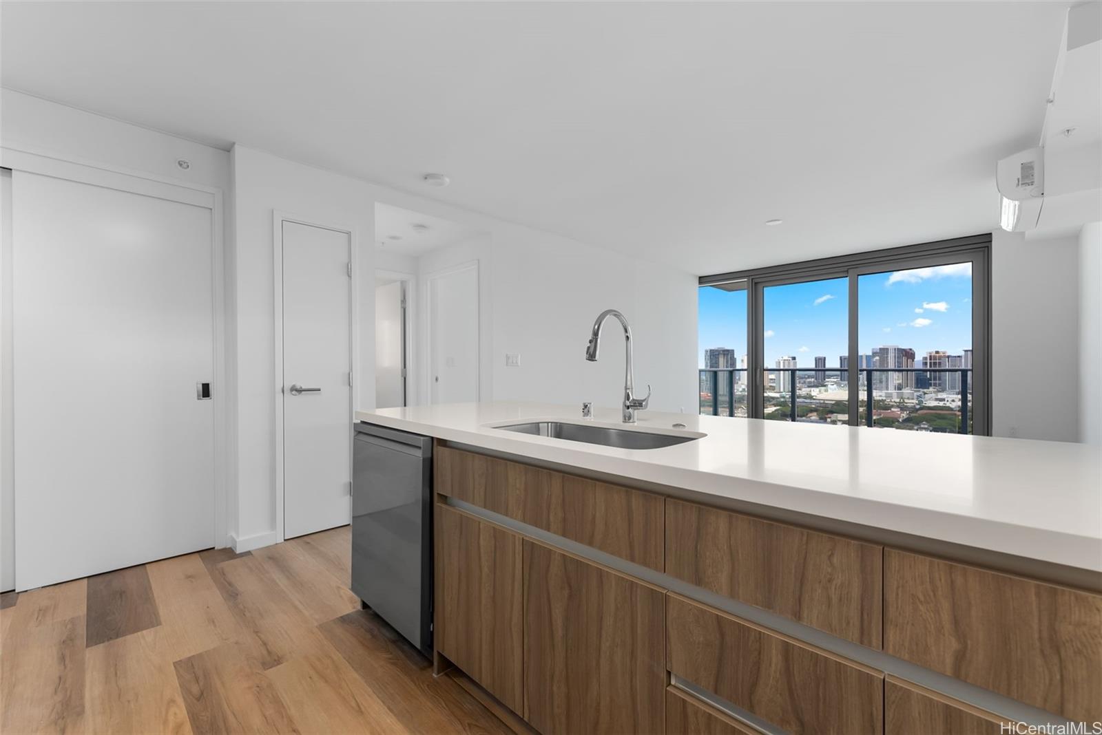 1515 Liona Street  Unit 3014