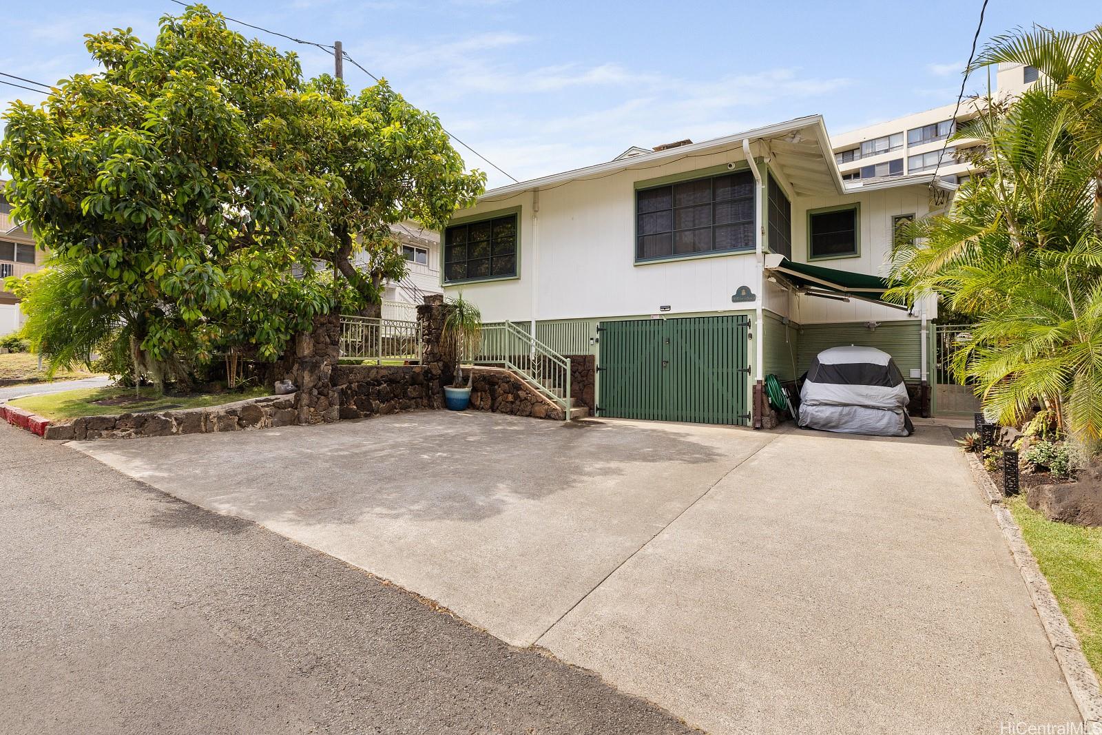 1058 Green Street