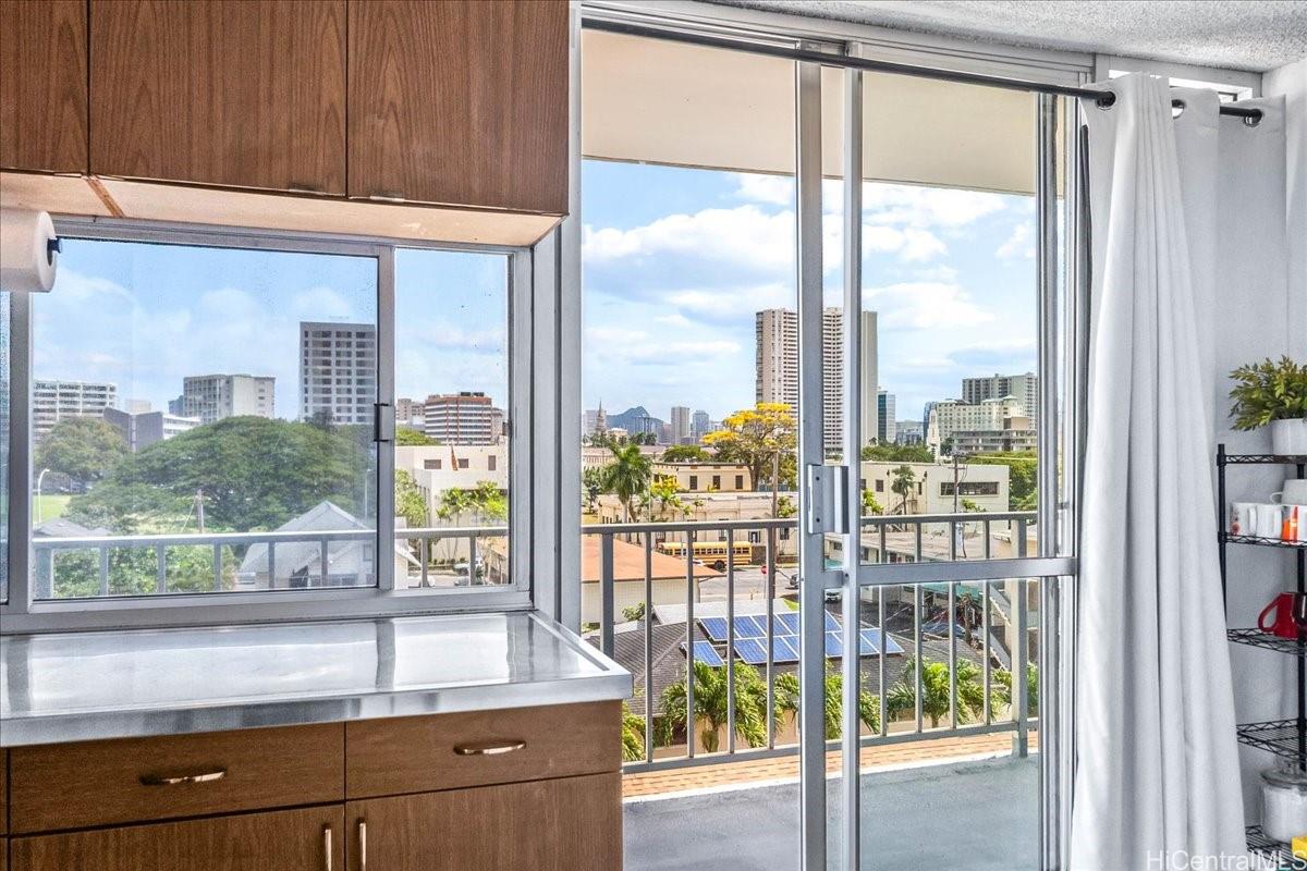 1325 Wilder Avenue  Unit 5 Makai