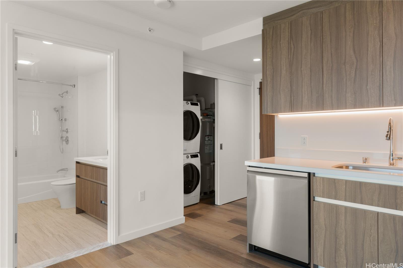 1515 Liona Street  Unit 4003