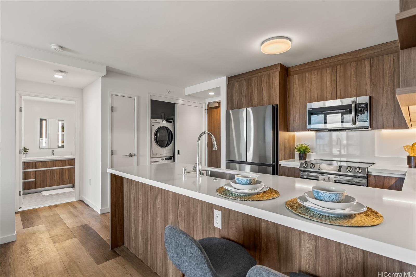 1515 Liona Street  Unit 1202