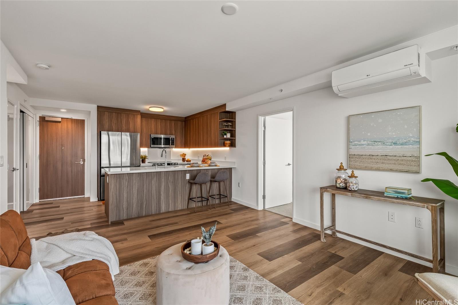 1515 Liona Street  Unit 1202