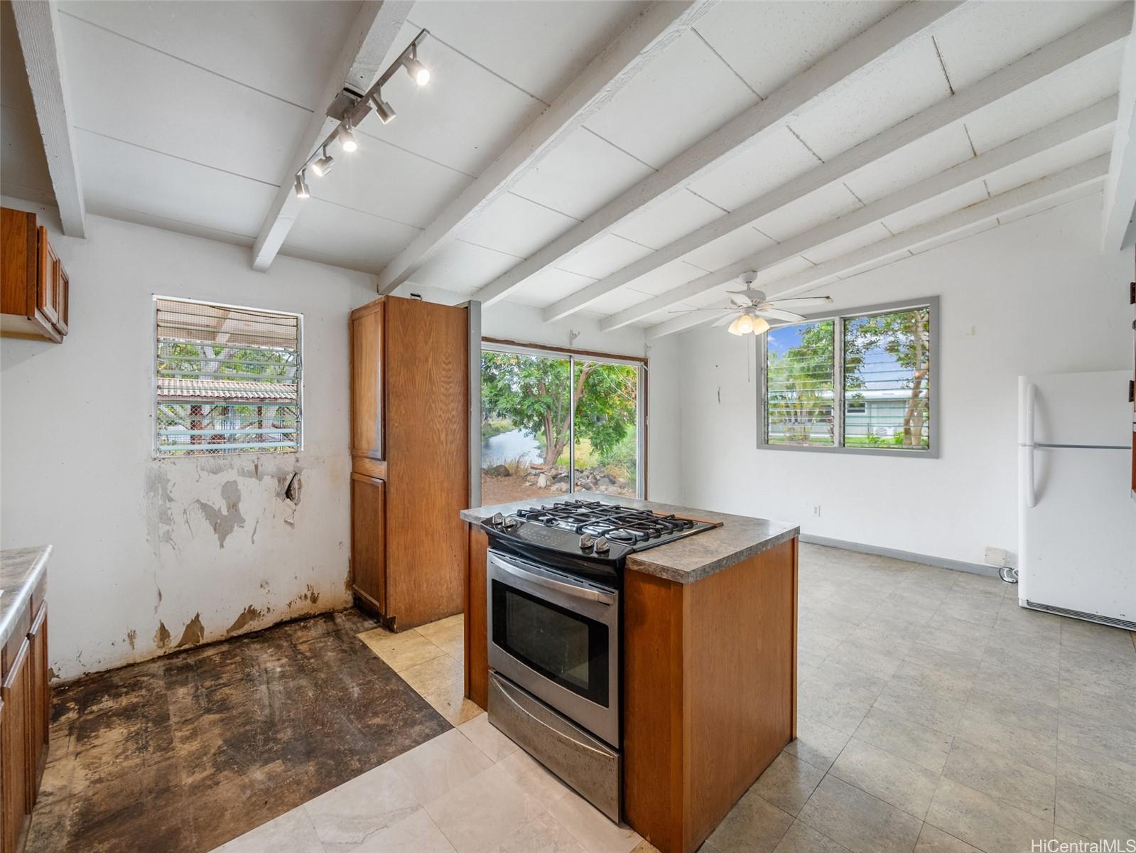 743 Akumu Street