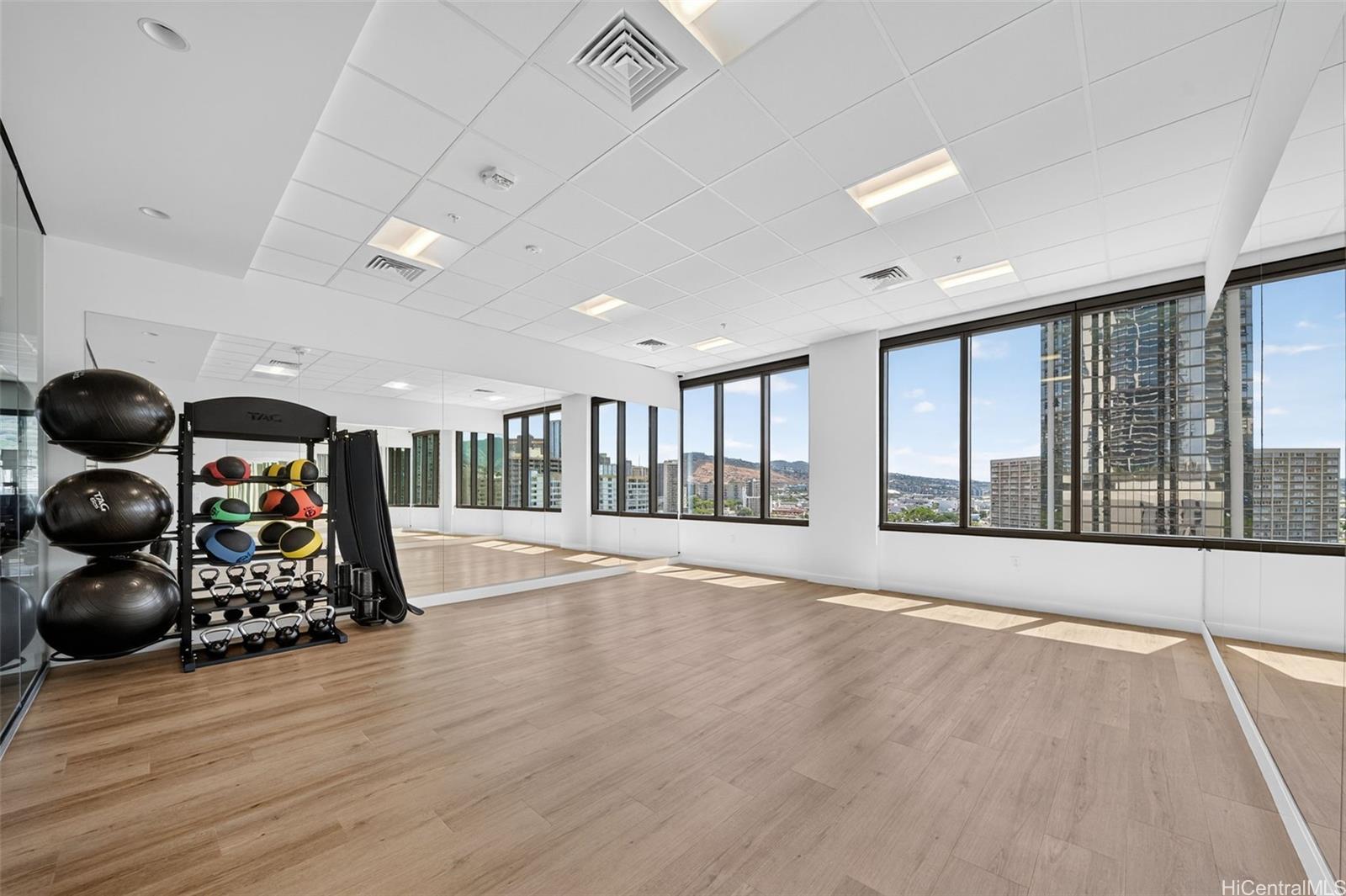 1515 Liona Street  Unit 4001