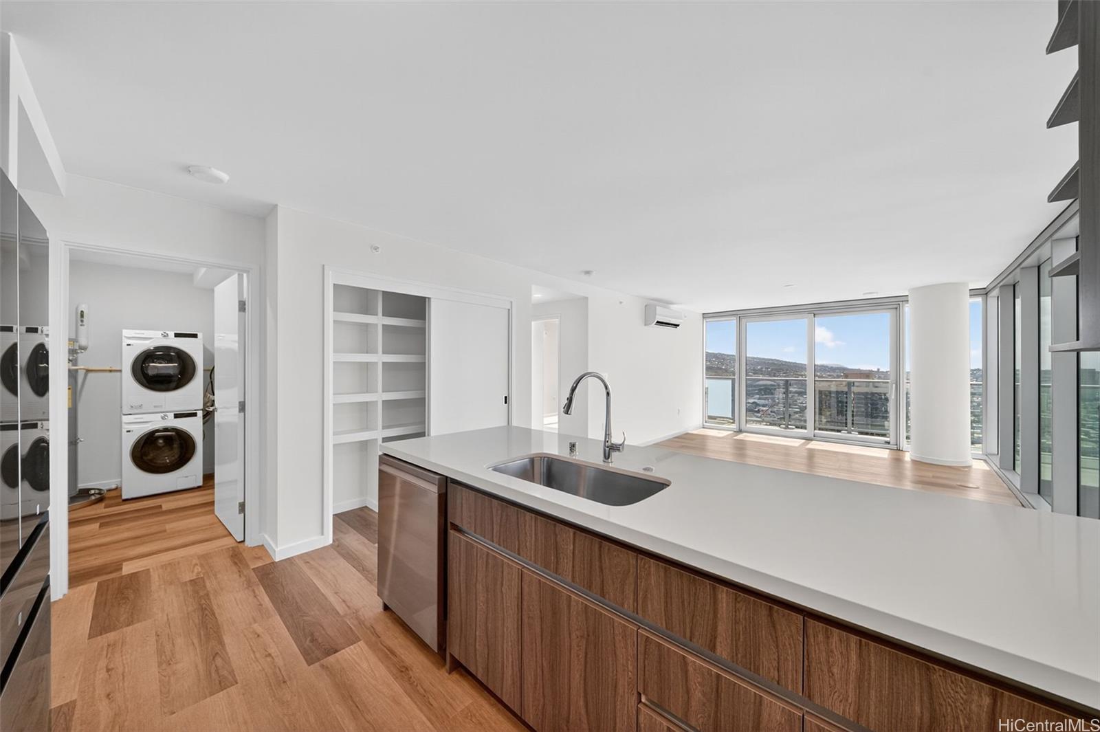 1515 Liona Street  Unit 4001