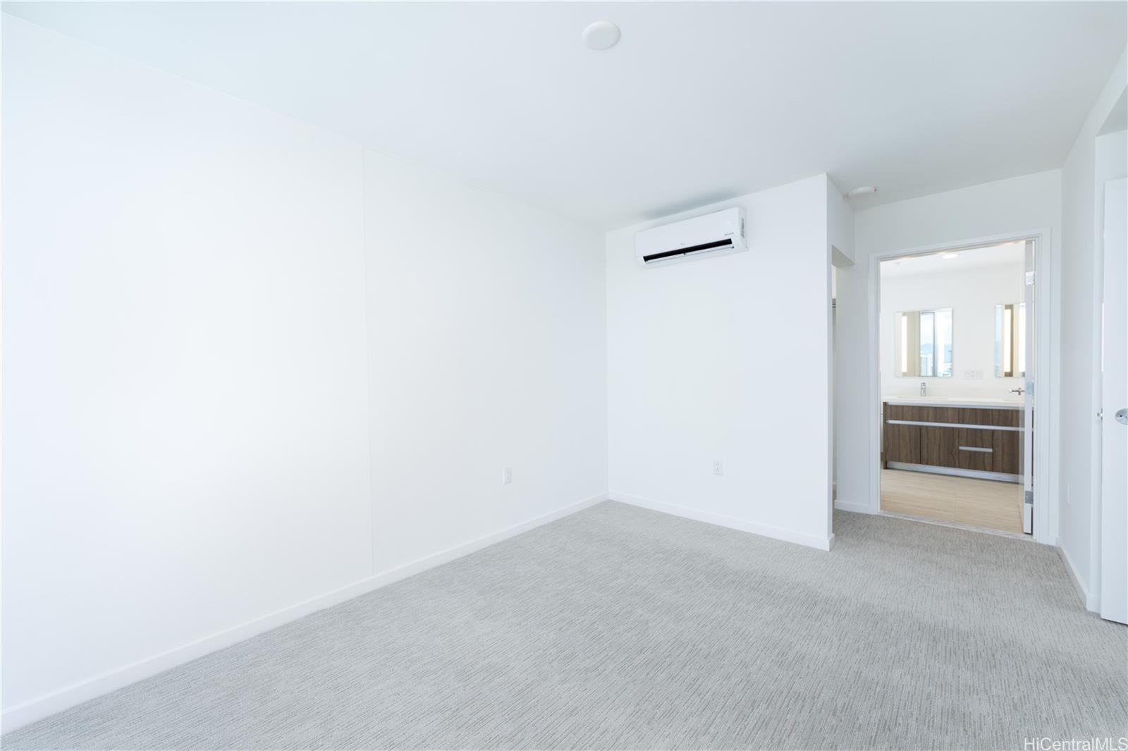 1515 Liona Street  Unit 3900