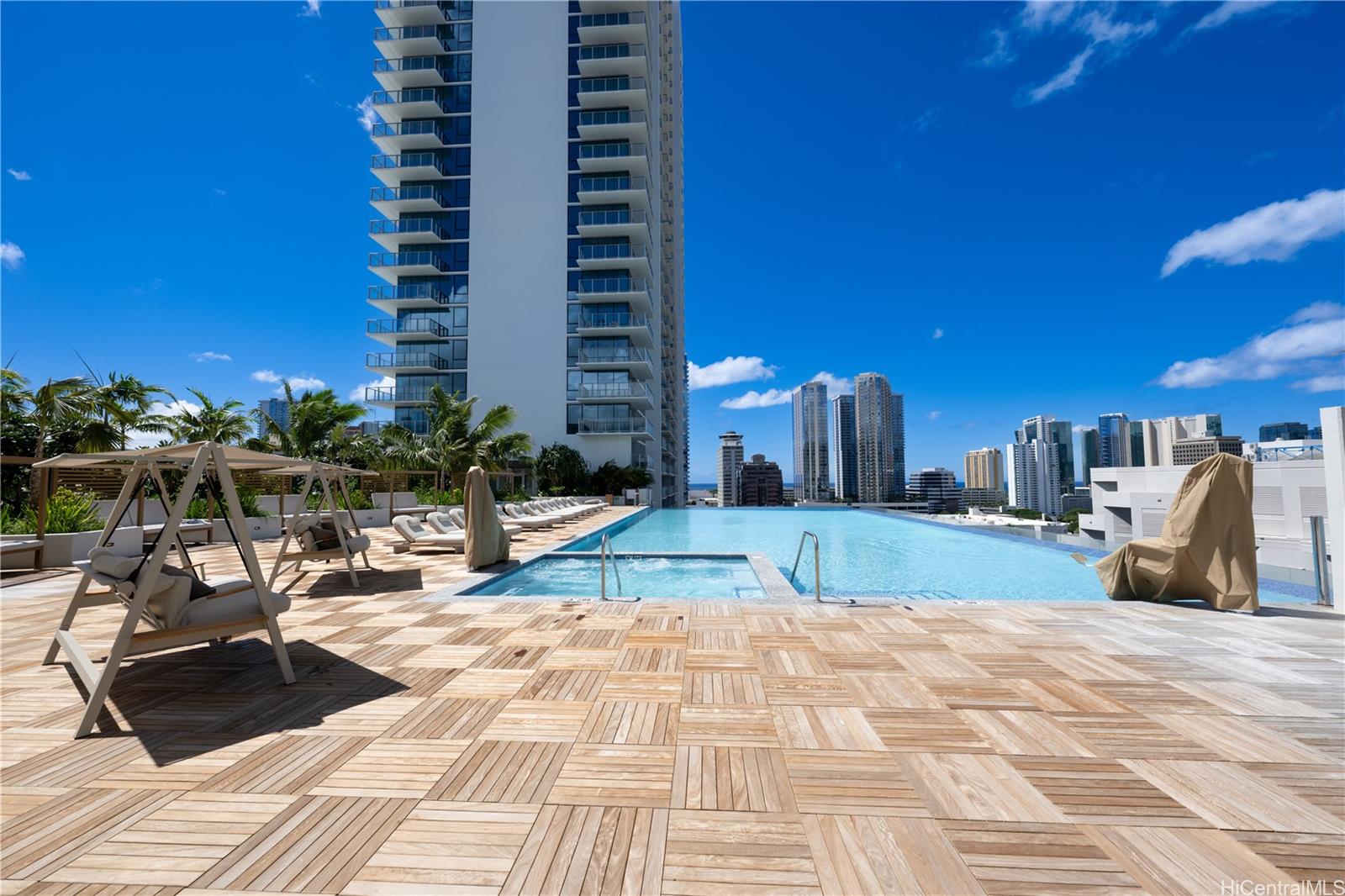 1515 Liona Street  Unit 3900