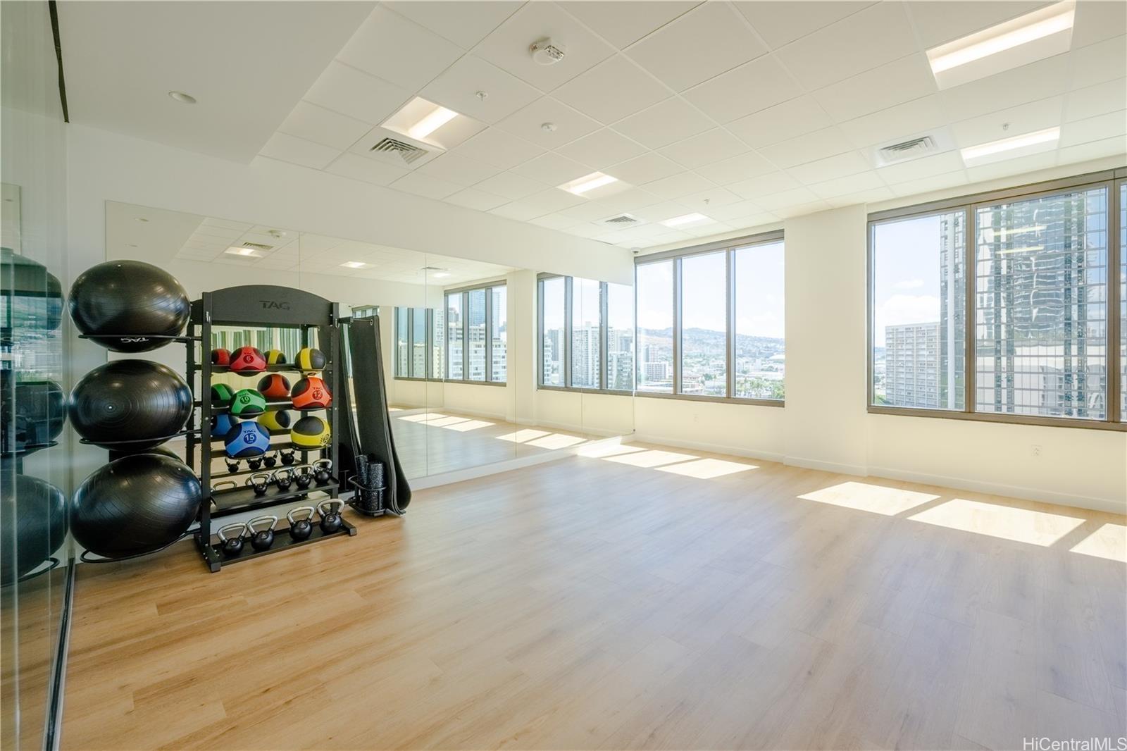 1515 Liona Street  Unit 3900