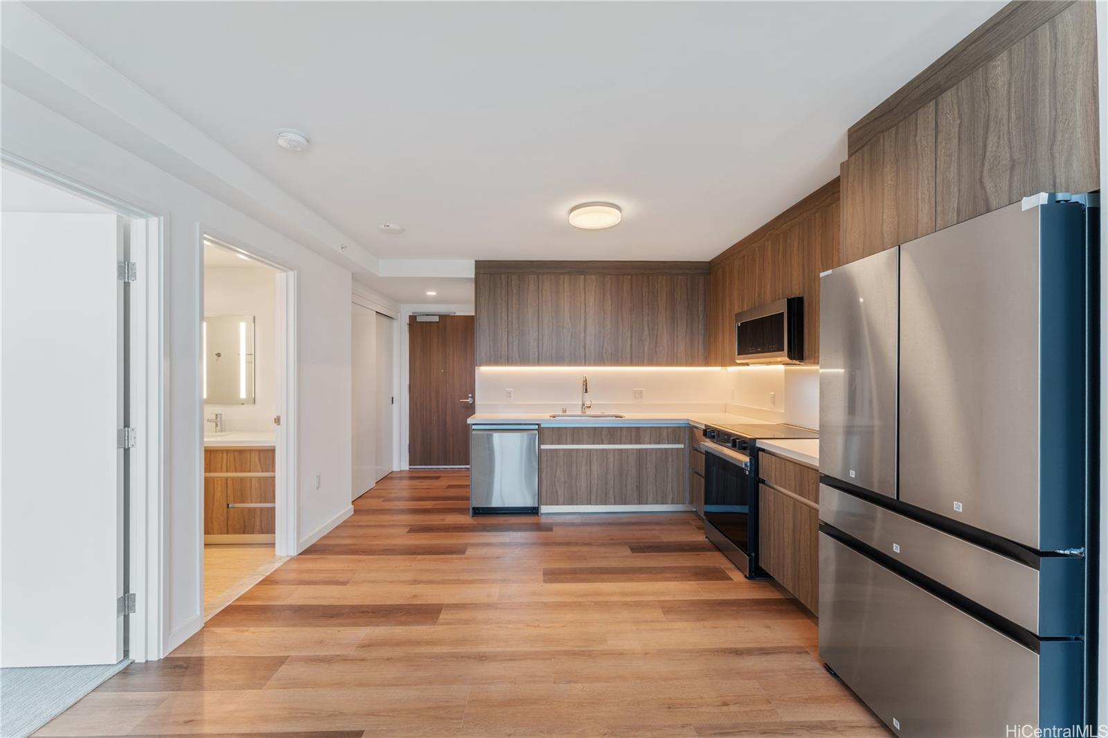 1515 Liona Street  Unit 3703