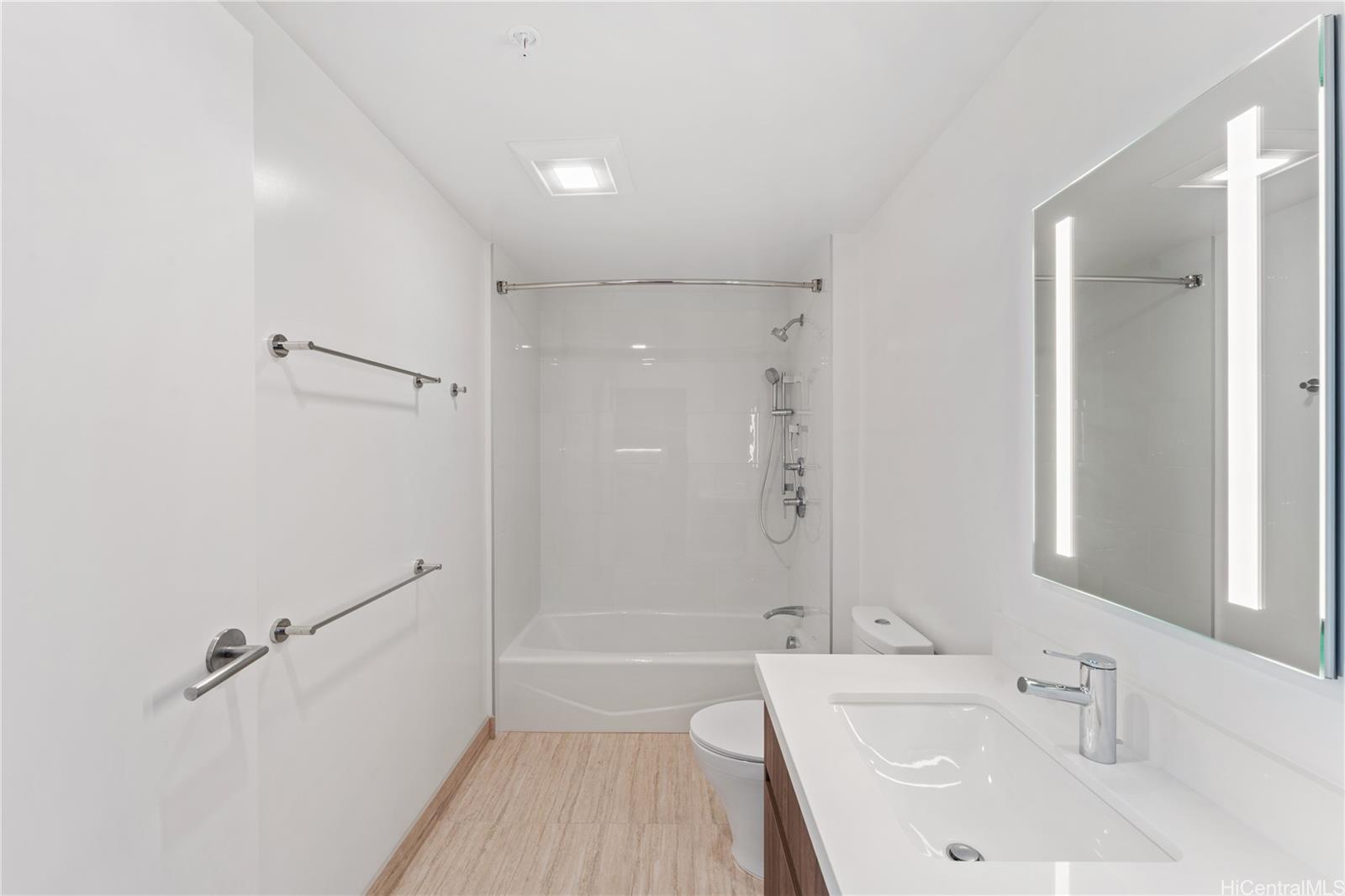 1515 Liona Street  Unit 3703