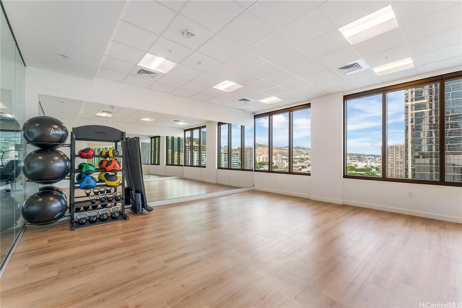 1515 Liona Street  Unit 3703