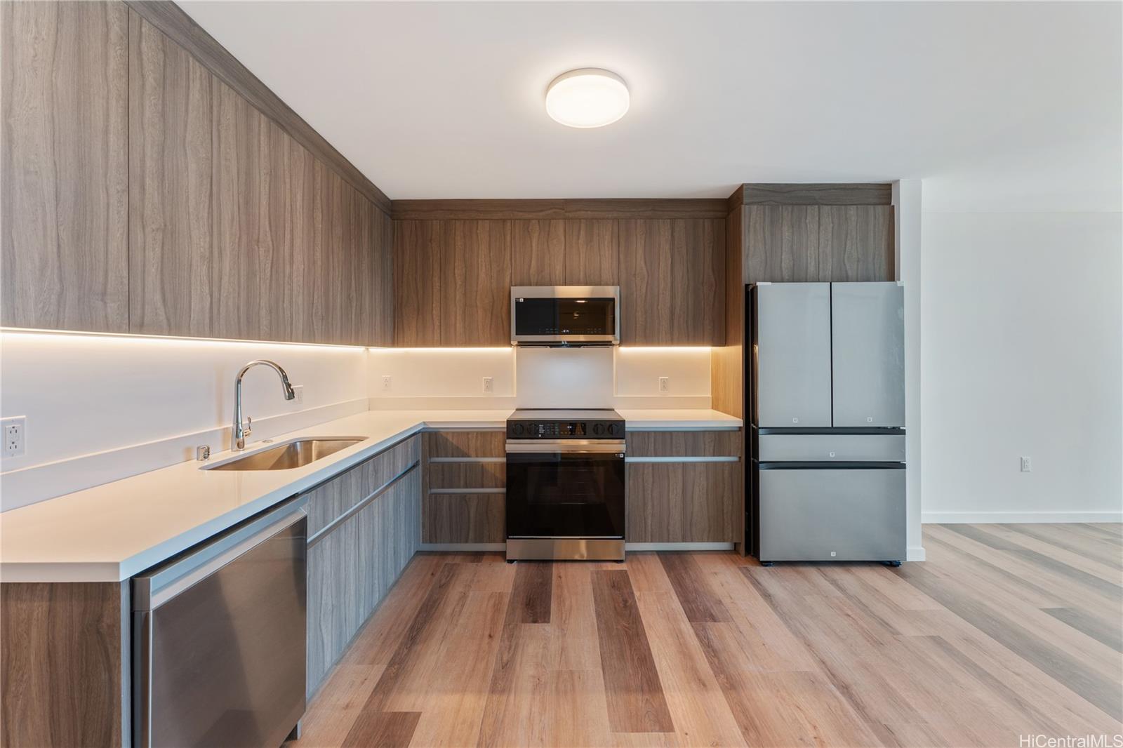 1515 Liona Street  Unit 3703