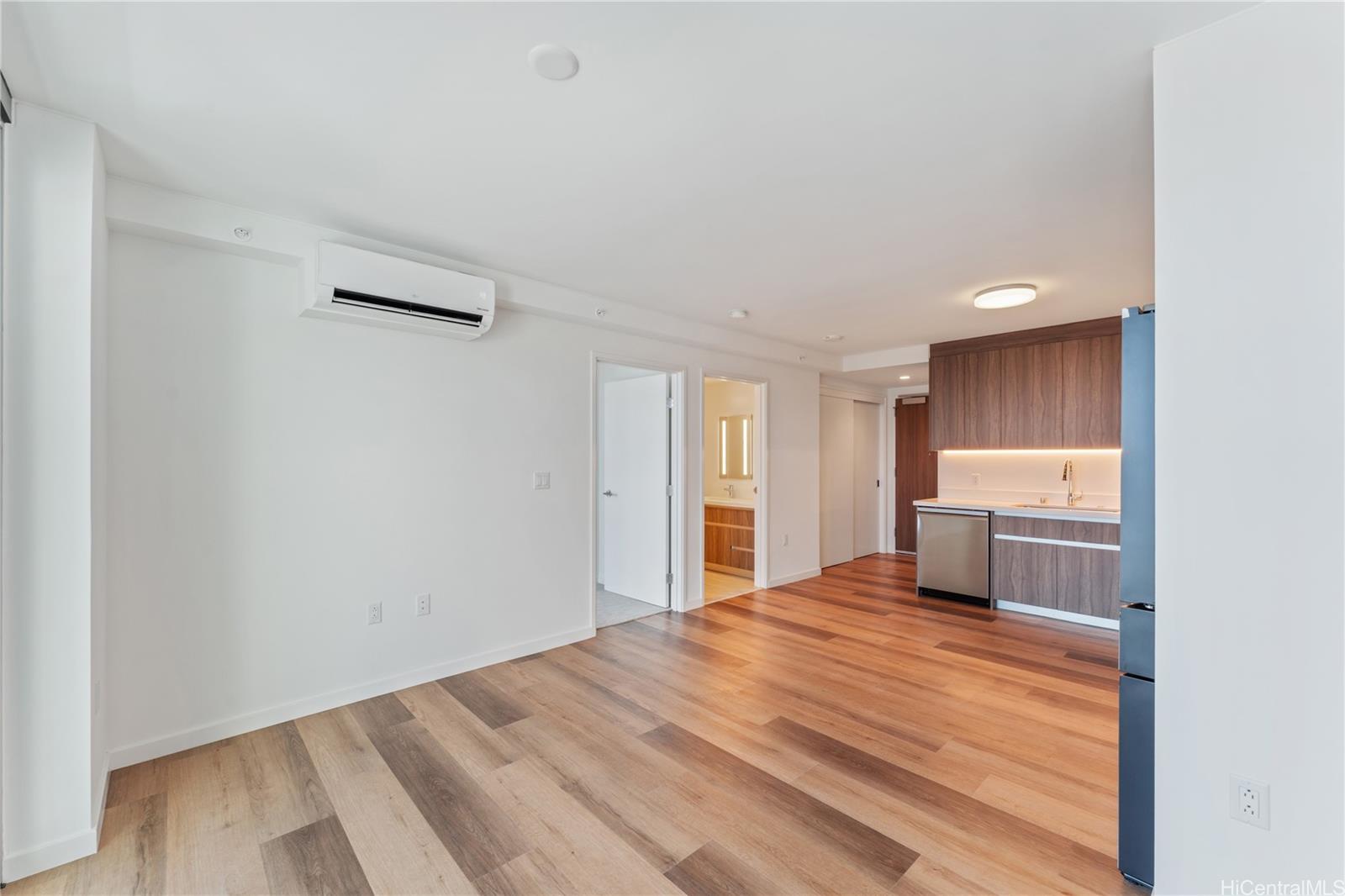 1515 Liona Street  Unit 3703