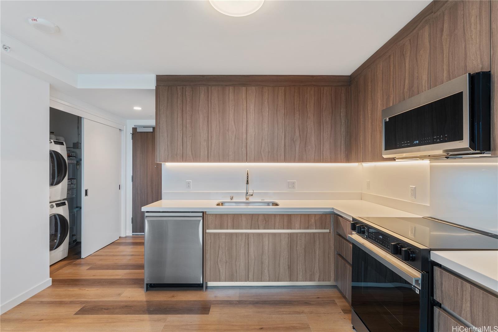 1515 Liona Street  Unit 3703