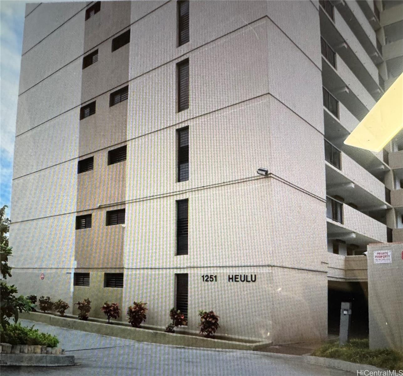 1251 Heulu Street 402