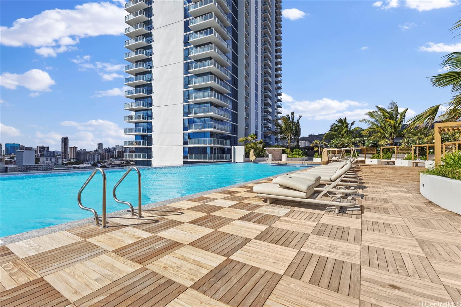 1515 Liona Street  Unit 610
