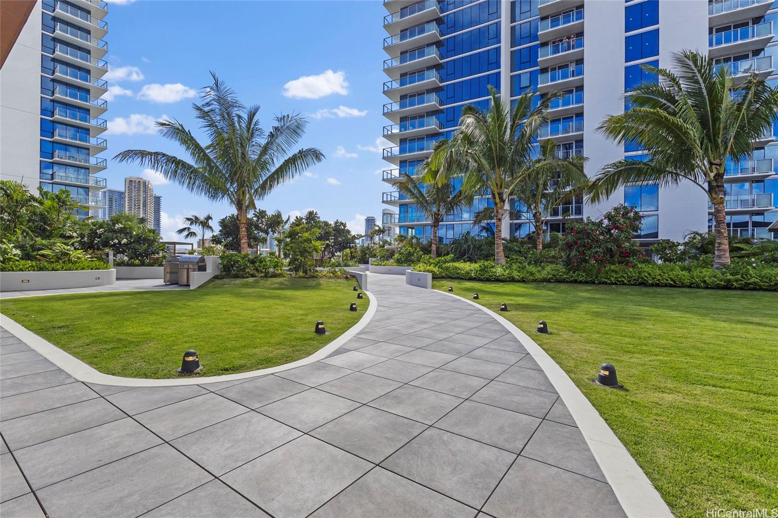 1515 Liona Street  Unit 610