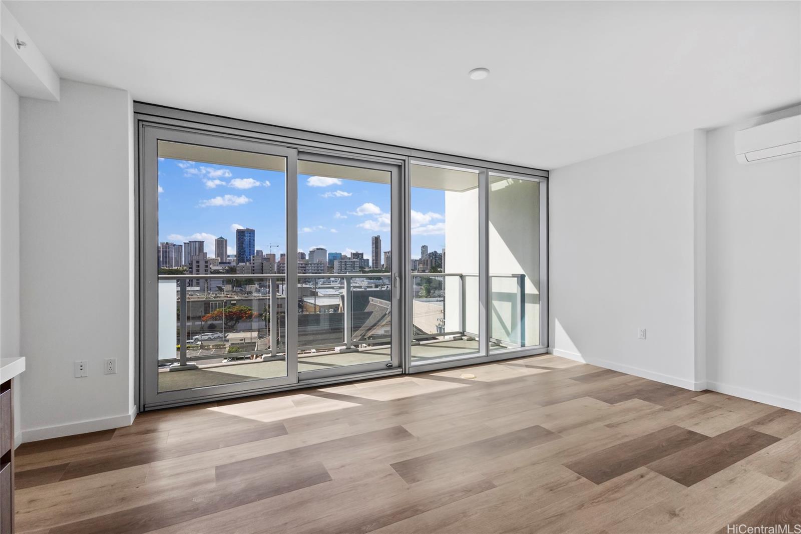 1515 Liona Street  Unit 610