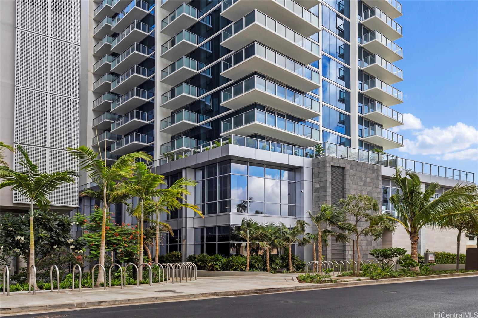 1515 Liona Street  Unit 610