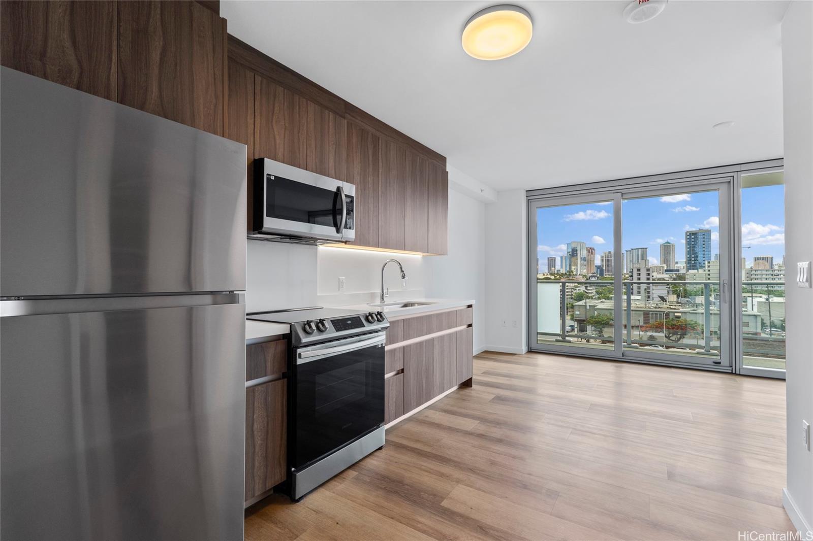 1515 Liona Street  Unit 610