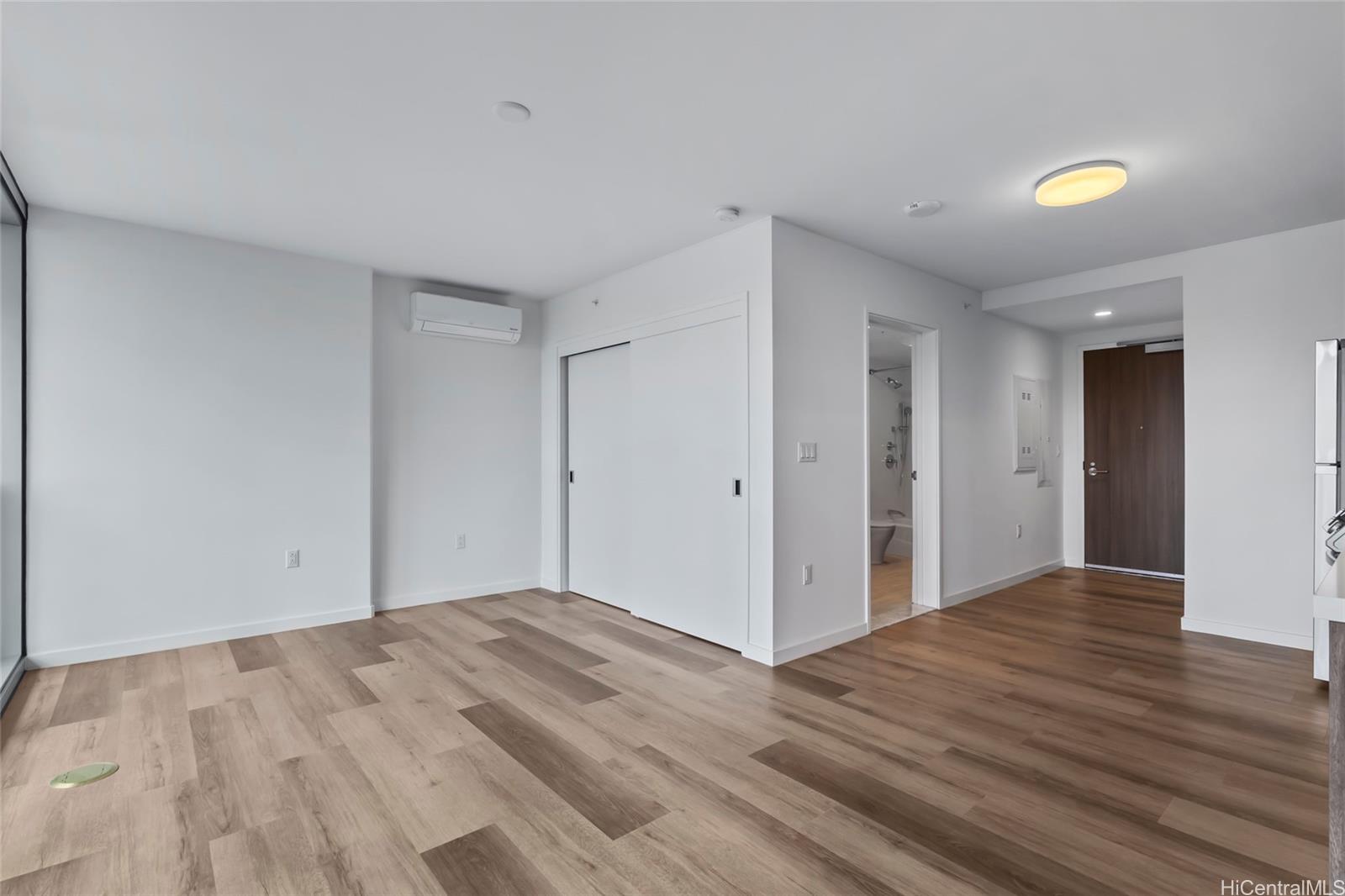 1515 Liona Street  Unit 610