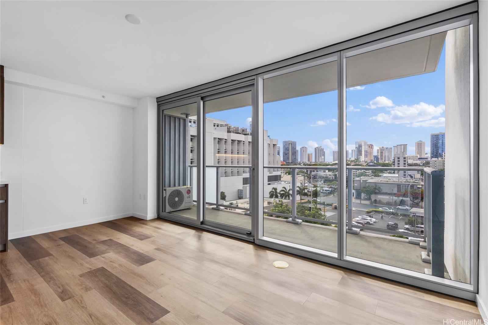 1515 Liona Street  Unit 610