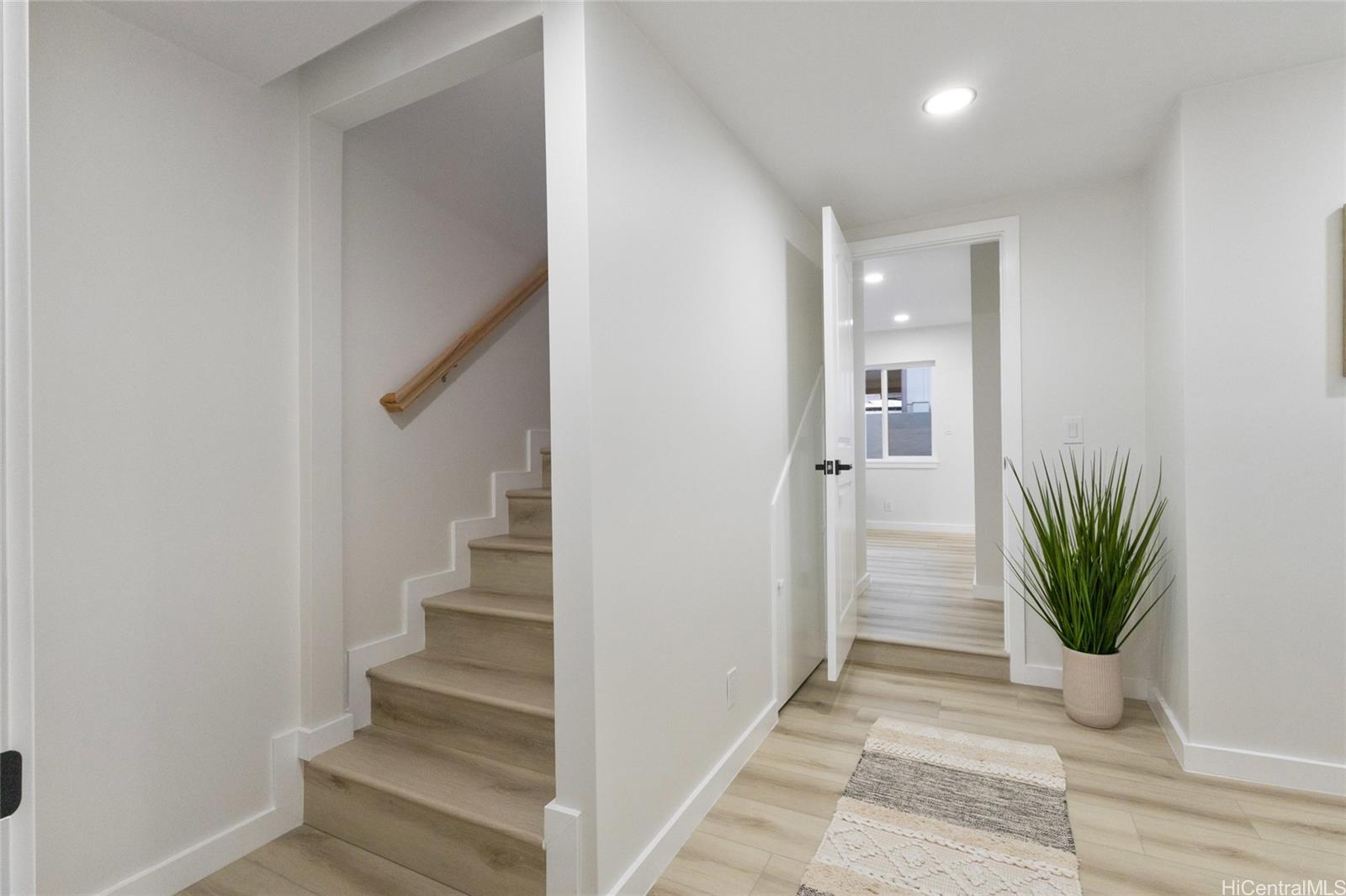 889 Akumu Street