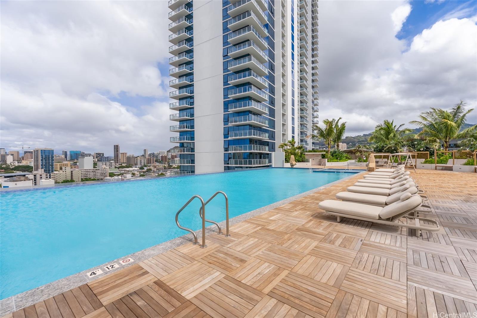 1515 Liona Street  Unit 3718