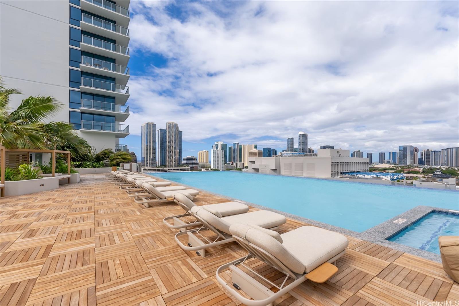 1515 Liona Street  Unit 3718