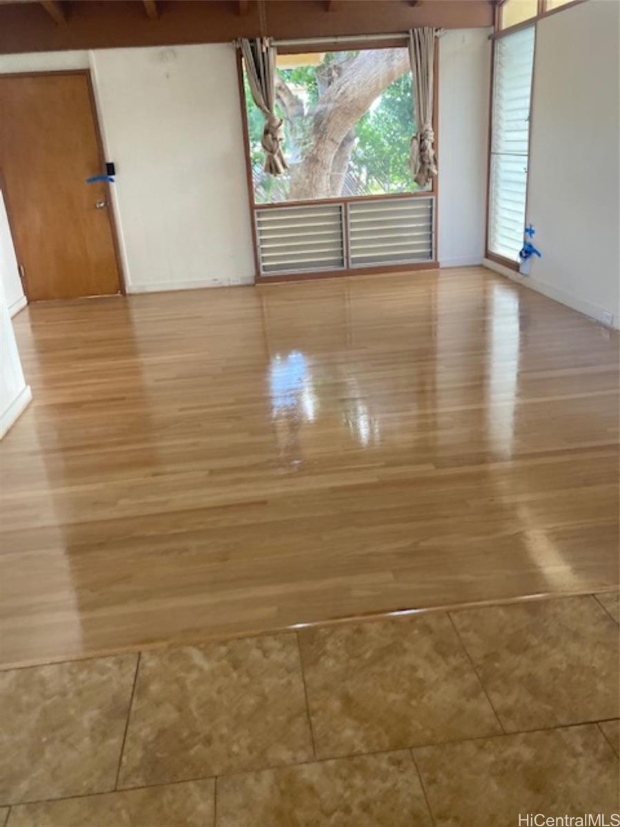 Photo 4 of 25