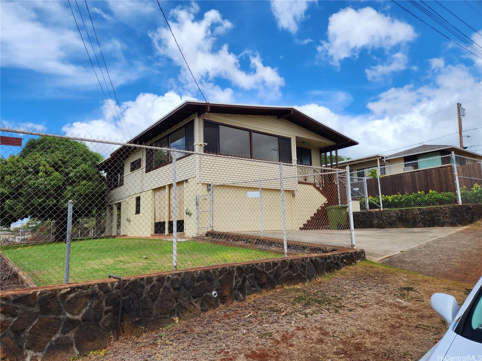 1076 Puu Momi Street