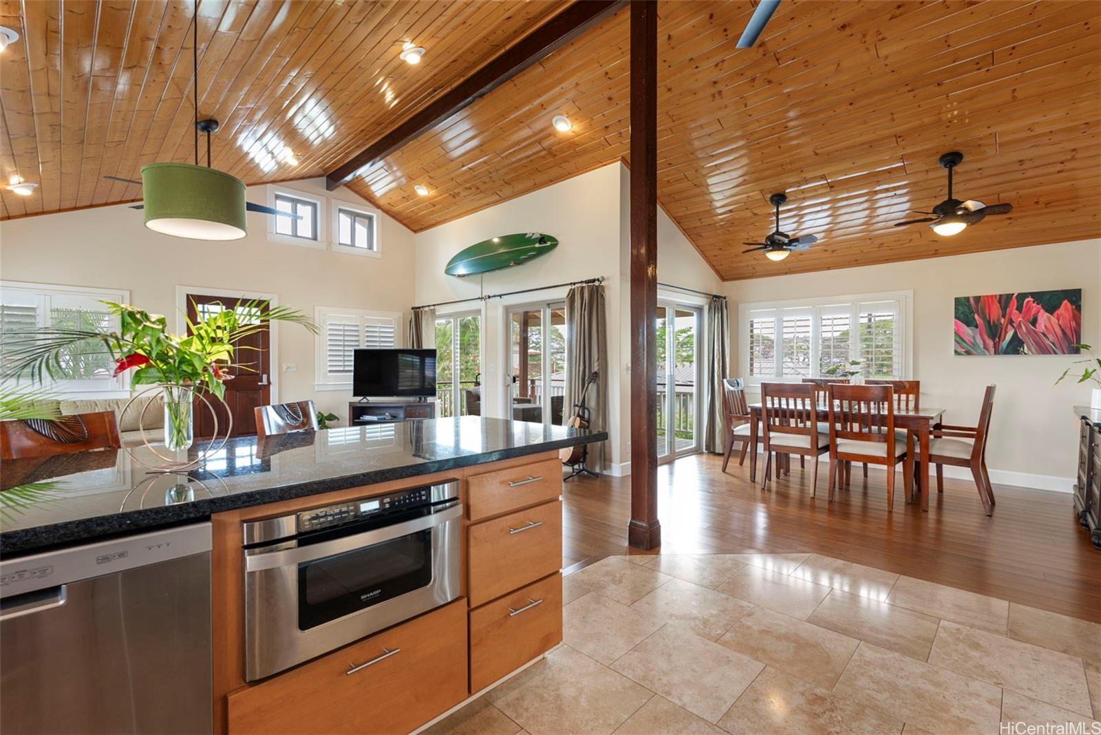 Photo 4 of 25