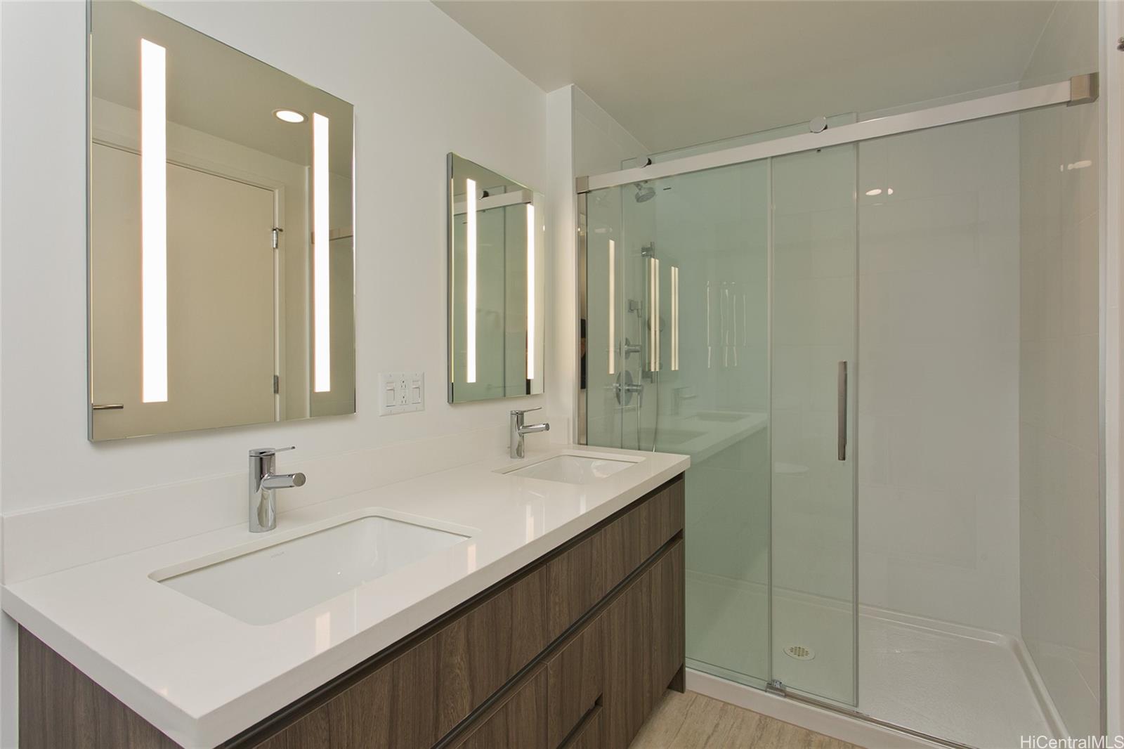 1515 Liona Street  Unit 2212