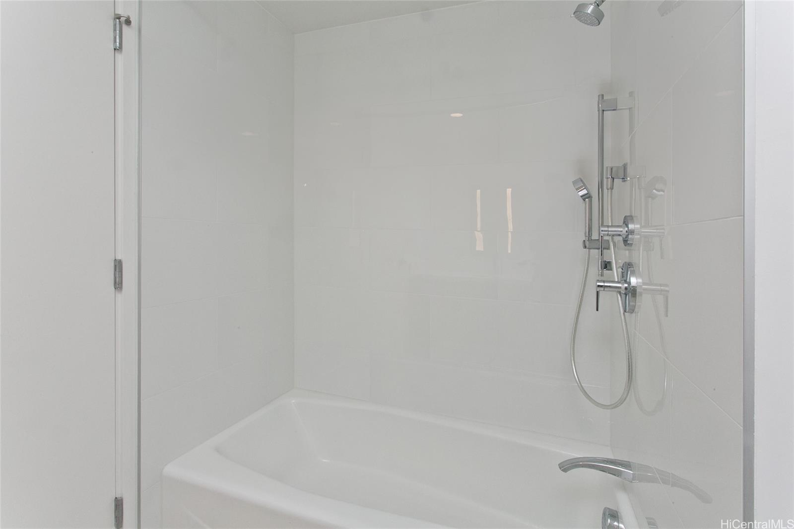 1515 Liona Street  Unit 2212