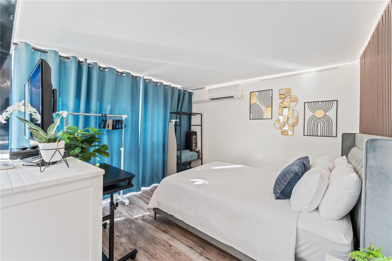 2427 Kuhio Avenue  Unit 804