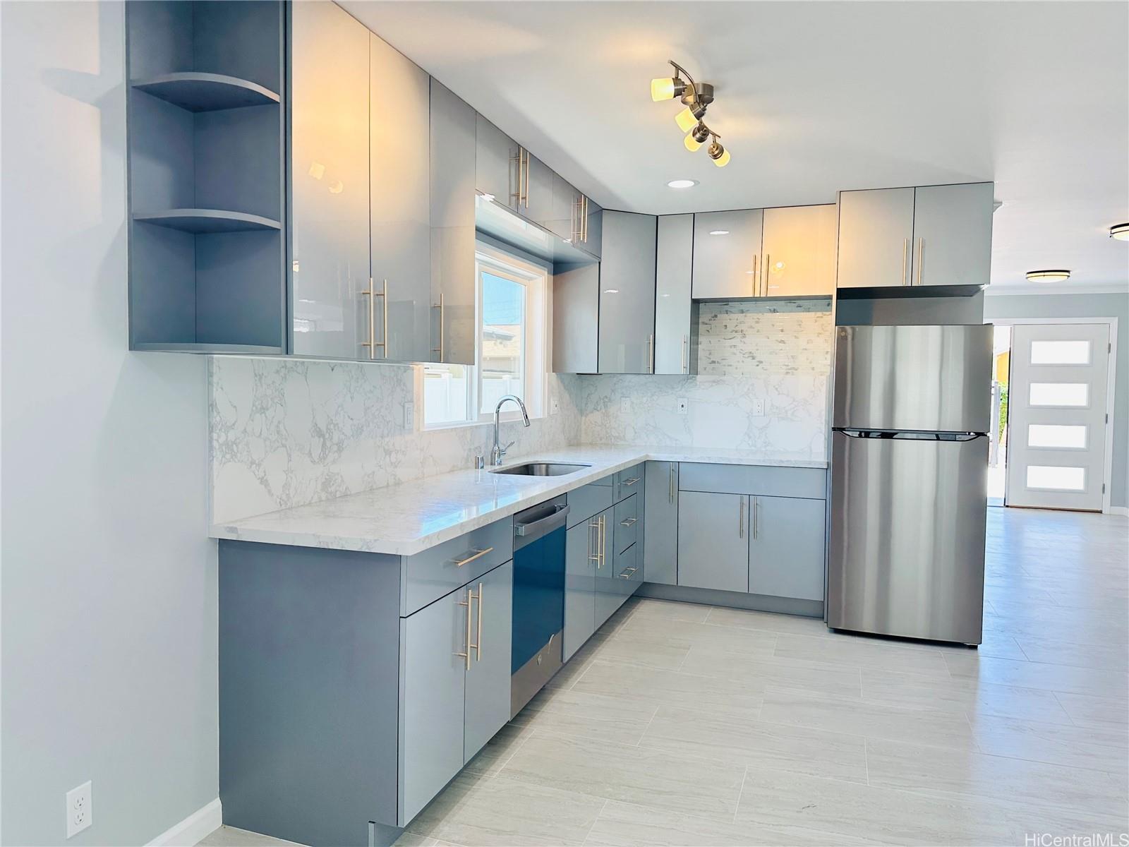 85-922 Midway Street
