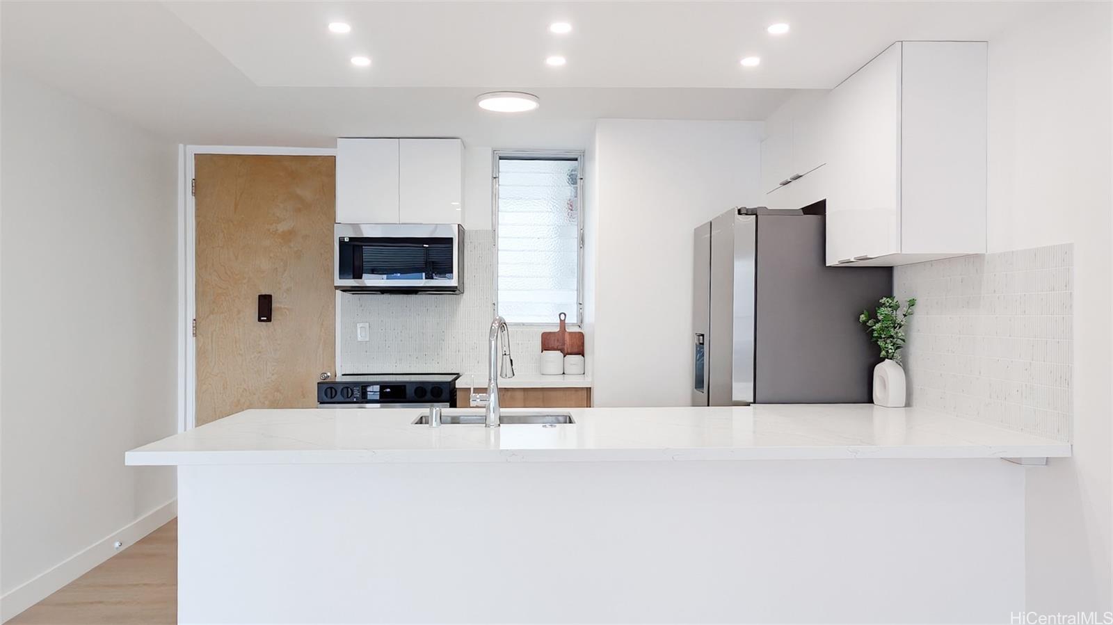 1716 Keeaumoku Street  Unit 304