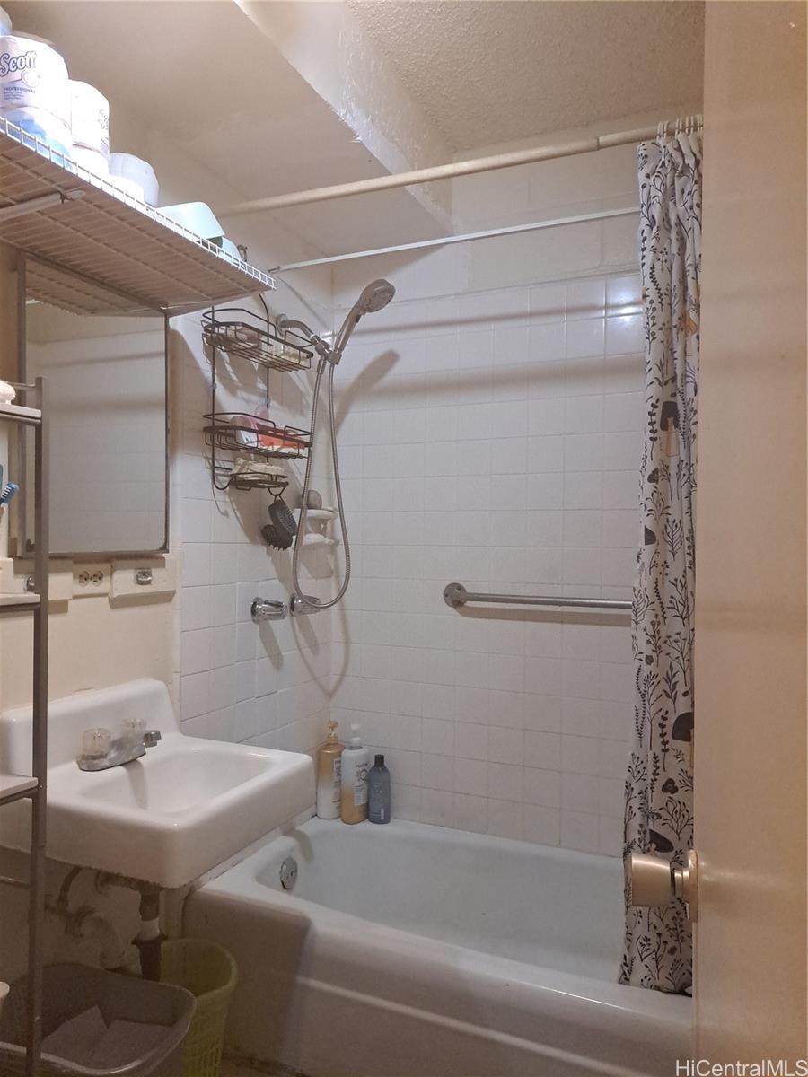 Photo 4 of 25