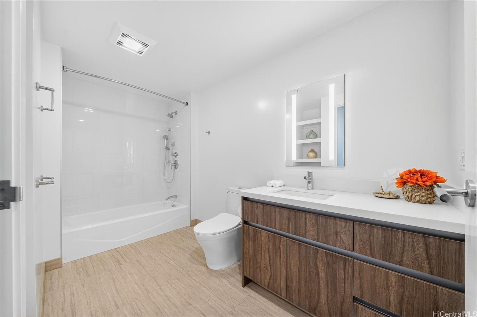 1515 Liona Street  Unit 2100