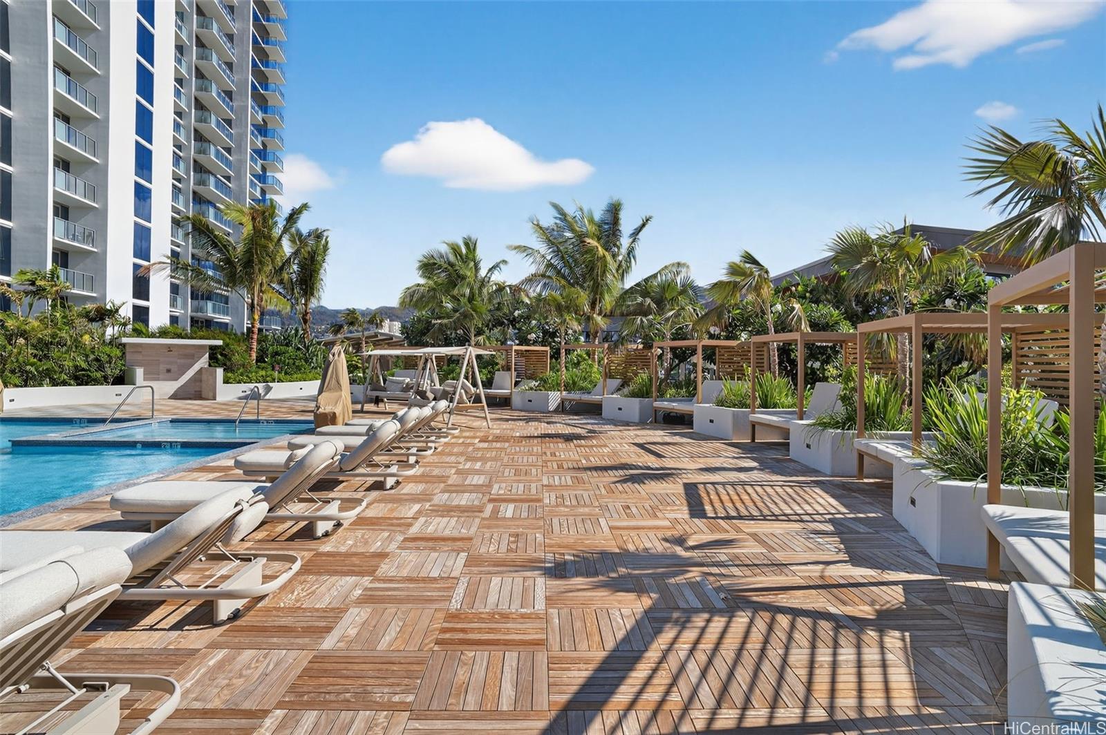 1515 Liona Street  Unit 2100