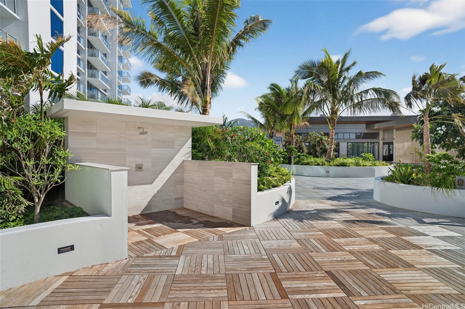 1515 Liona Street  Unit 2100