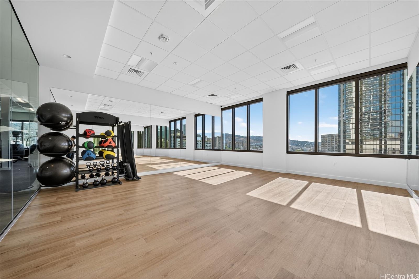 1515 Liona Street  Unit 2100