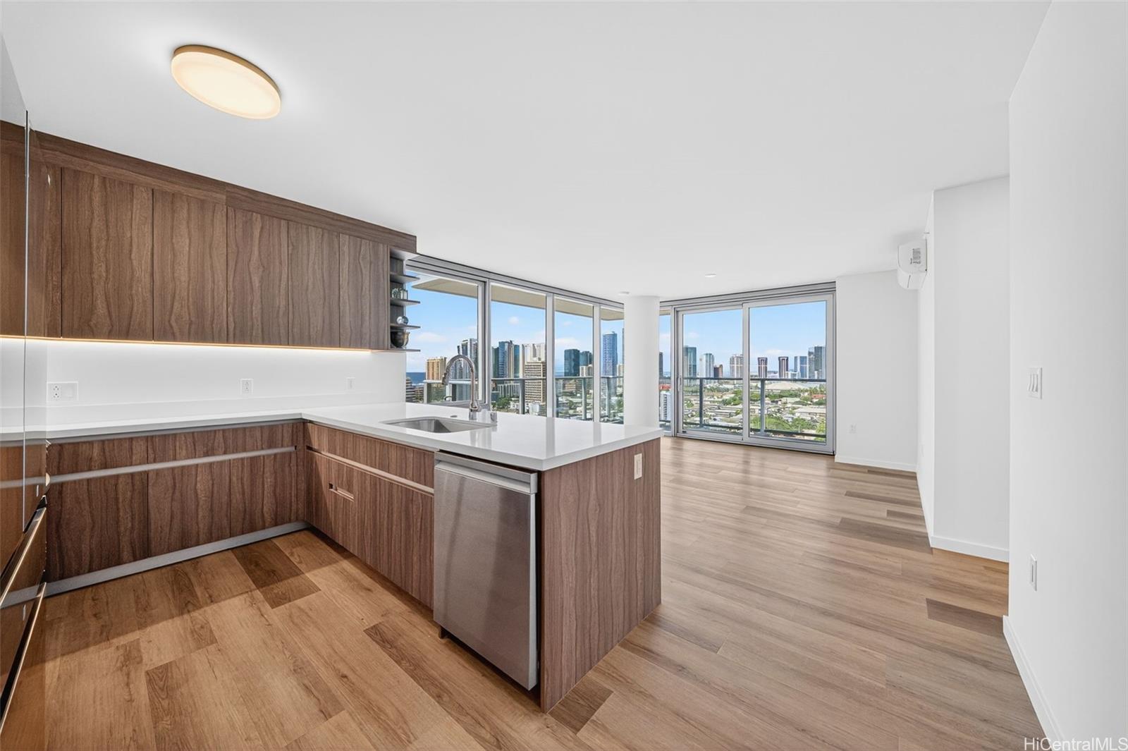 1515 Liona Street  Unit 2100