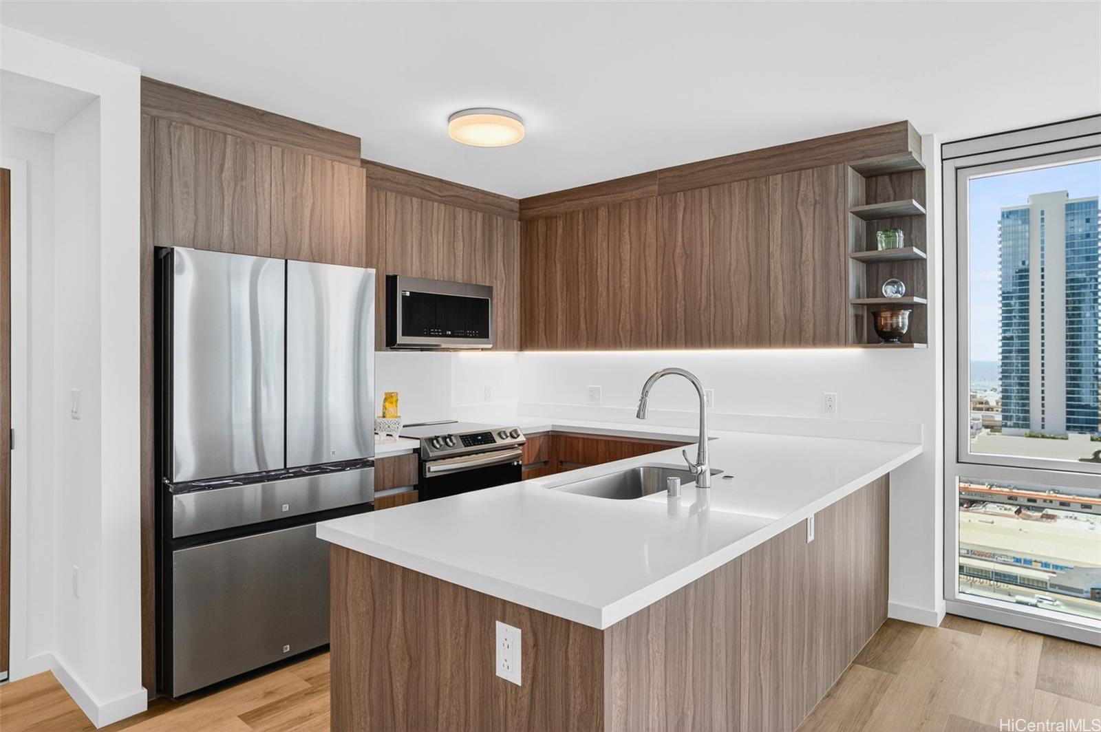 1515 Liona Street  Unit 2100