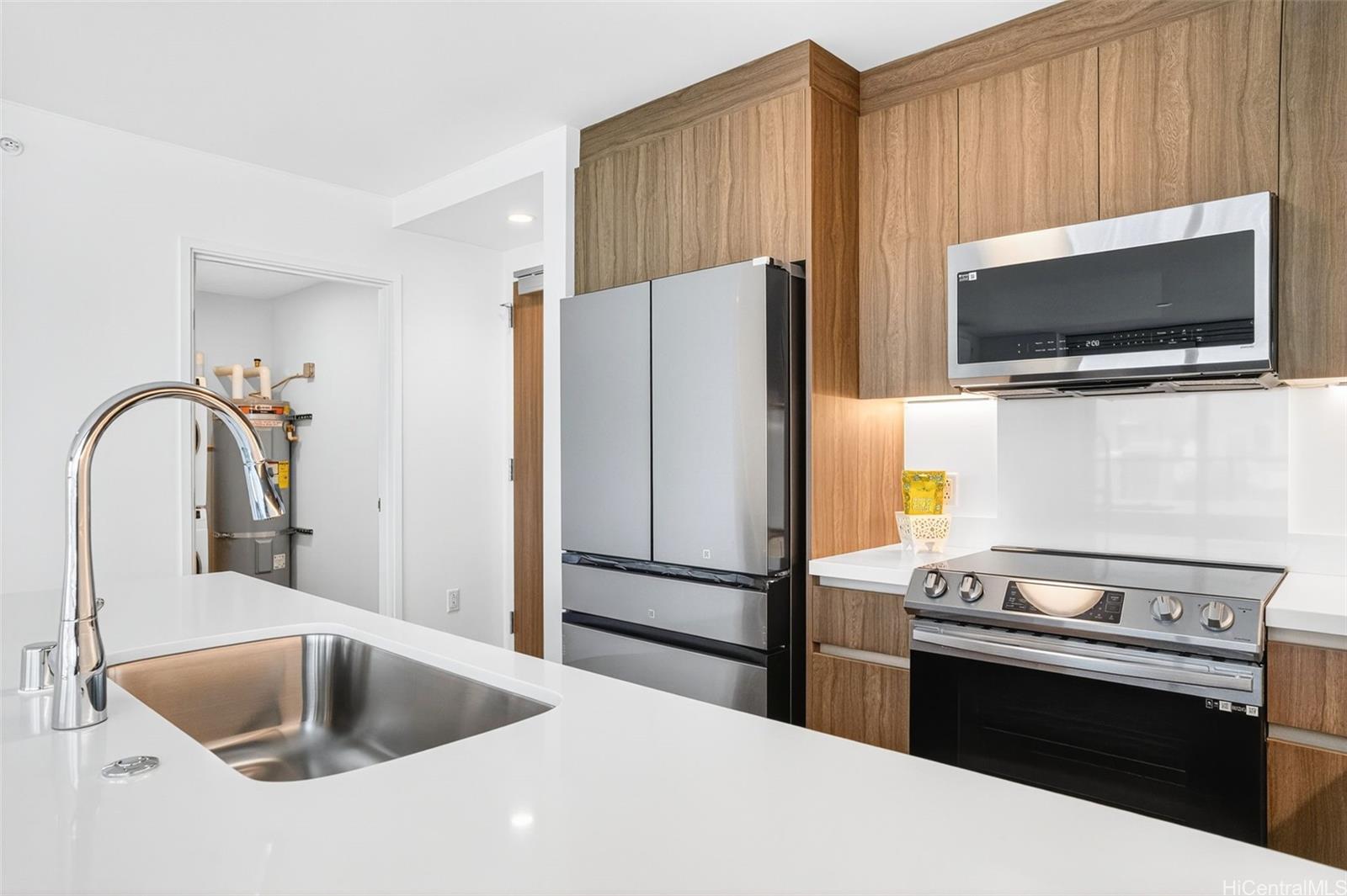 1515 Liona Street  Unit 2100