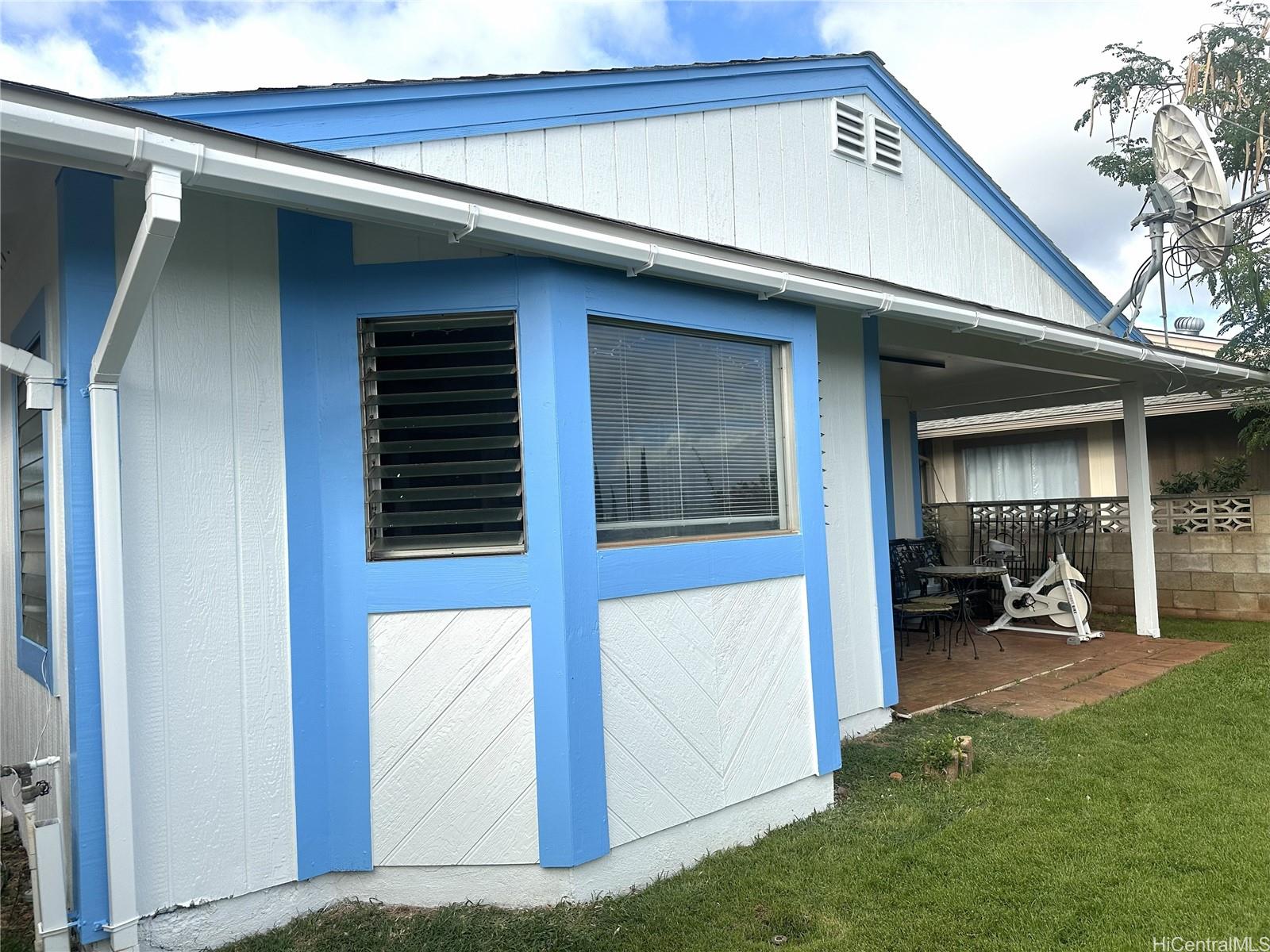 Photo 4 of 25
