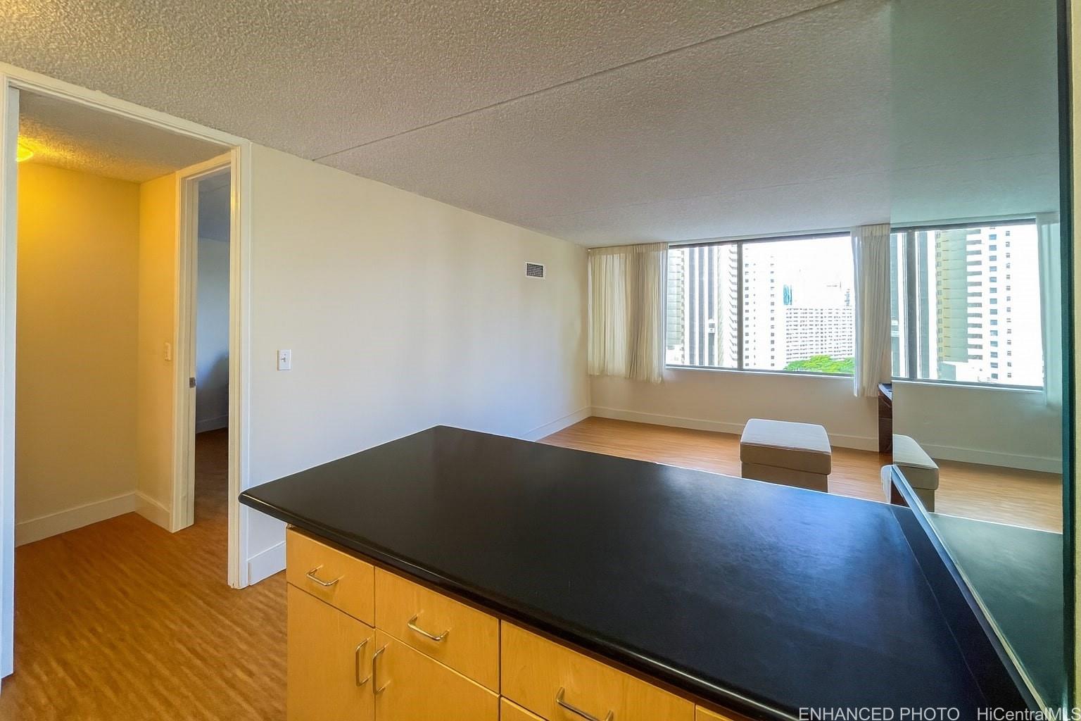 411 Hobron Lane  Unit 1512