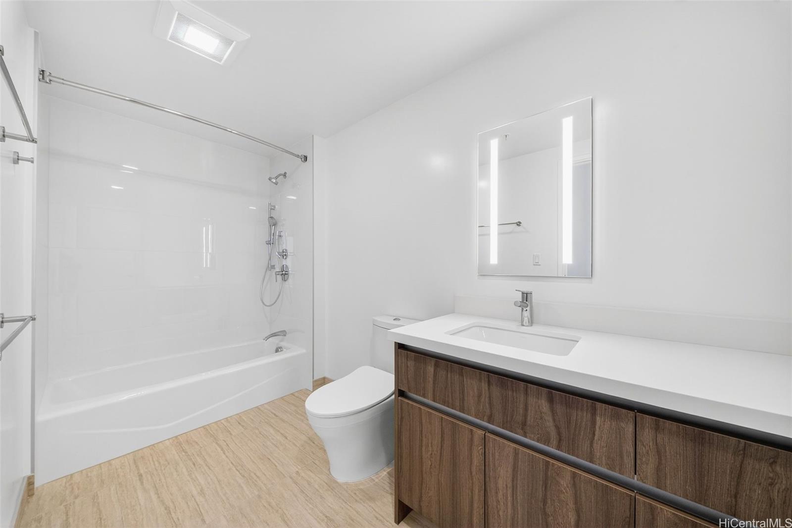 1515 Liona Street  Unit 3400